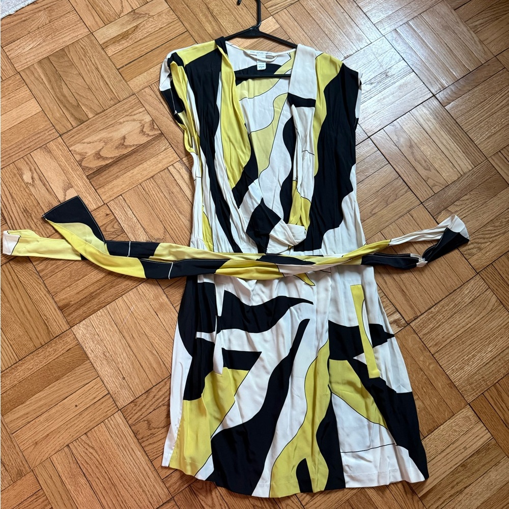 DVF! Vintage! Abstract Print Yellow & Black Women’s Wrap Dress